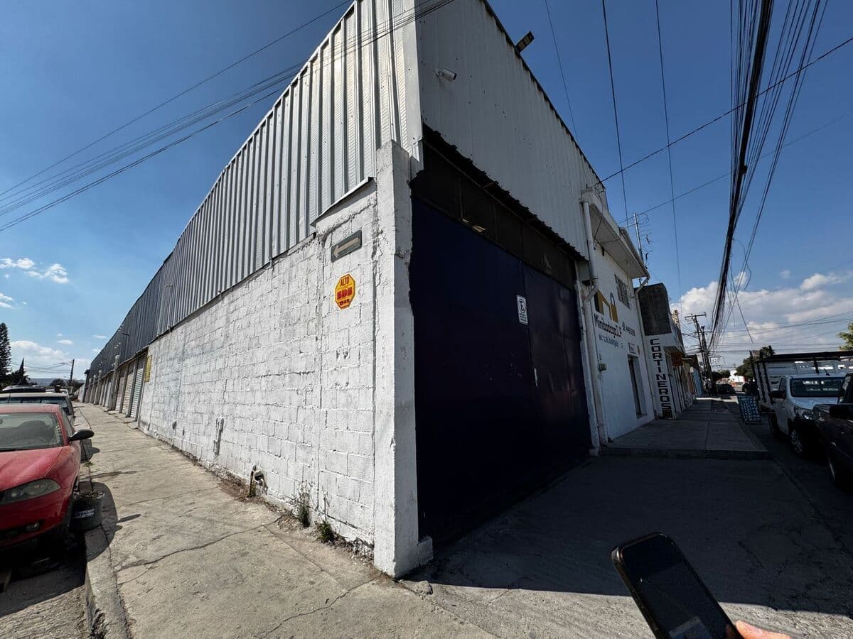 Bodega en Venta en Las Pilitas de 2 plantas con 1,800 en construcción. 7