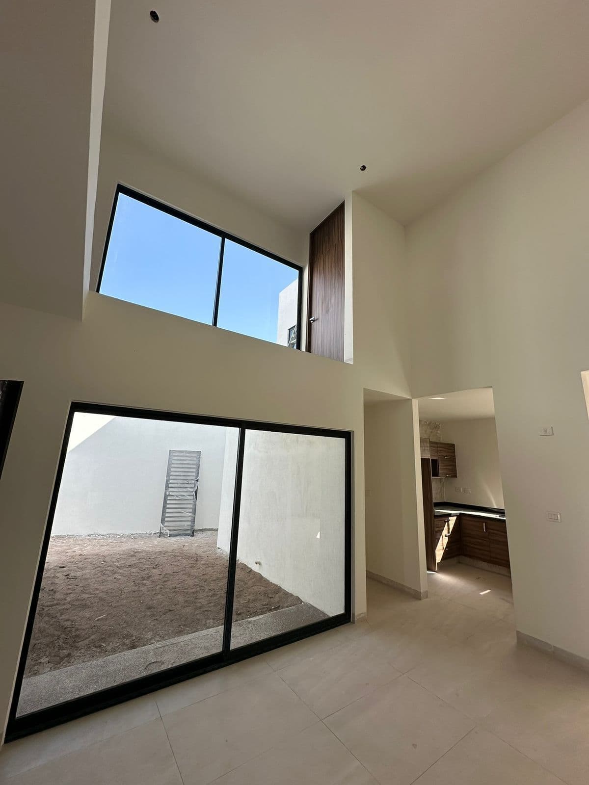Casa en venta Privada Sotavento vigilancia amenidades 3 recs 3.5 baños jardin 3