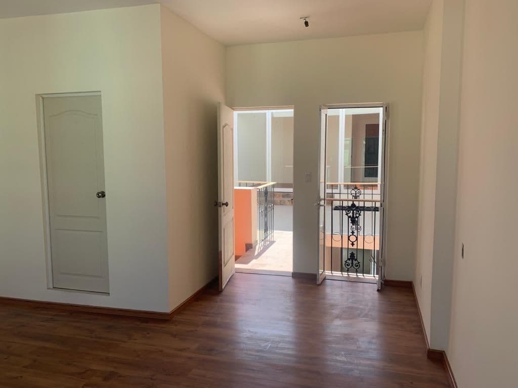 Casa en venta zona centro 3 recs 3 baños amplia terraza 11