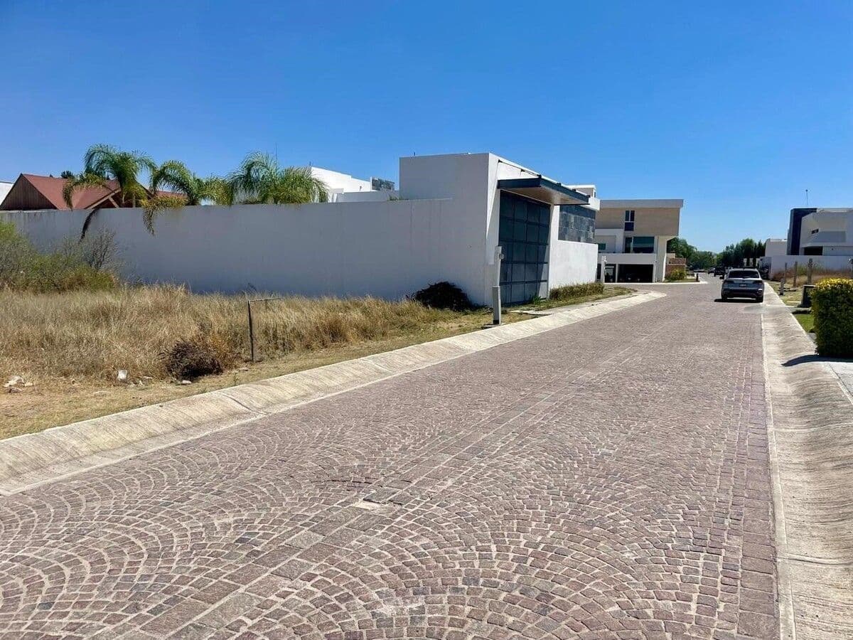 Terreno en Venta en Club de Golf "Alquerias" con superficie 477m2 2