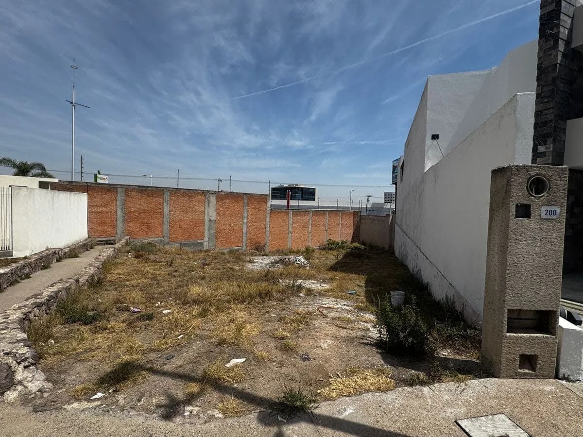 Terreno en Venta en Fracc Cordillera de 404m2