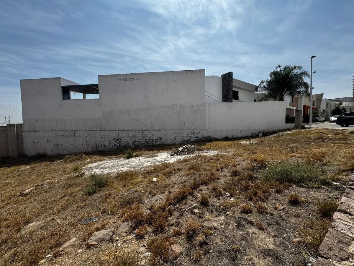 Terreno en Venta en Fracc Cordillera de 404m2 7