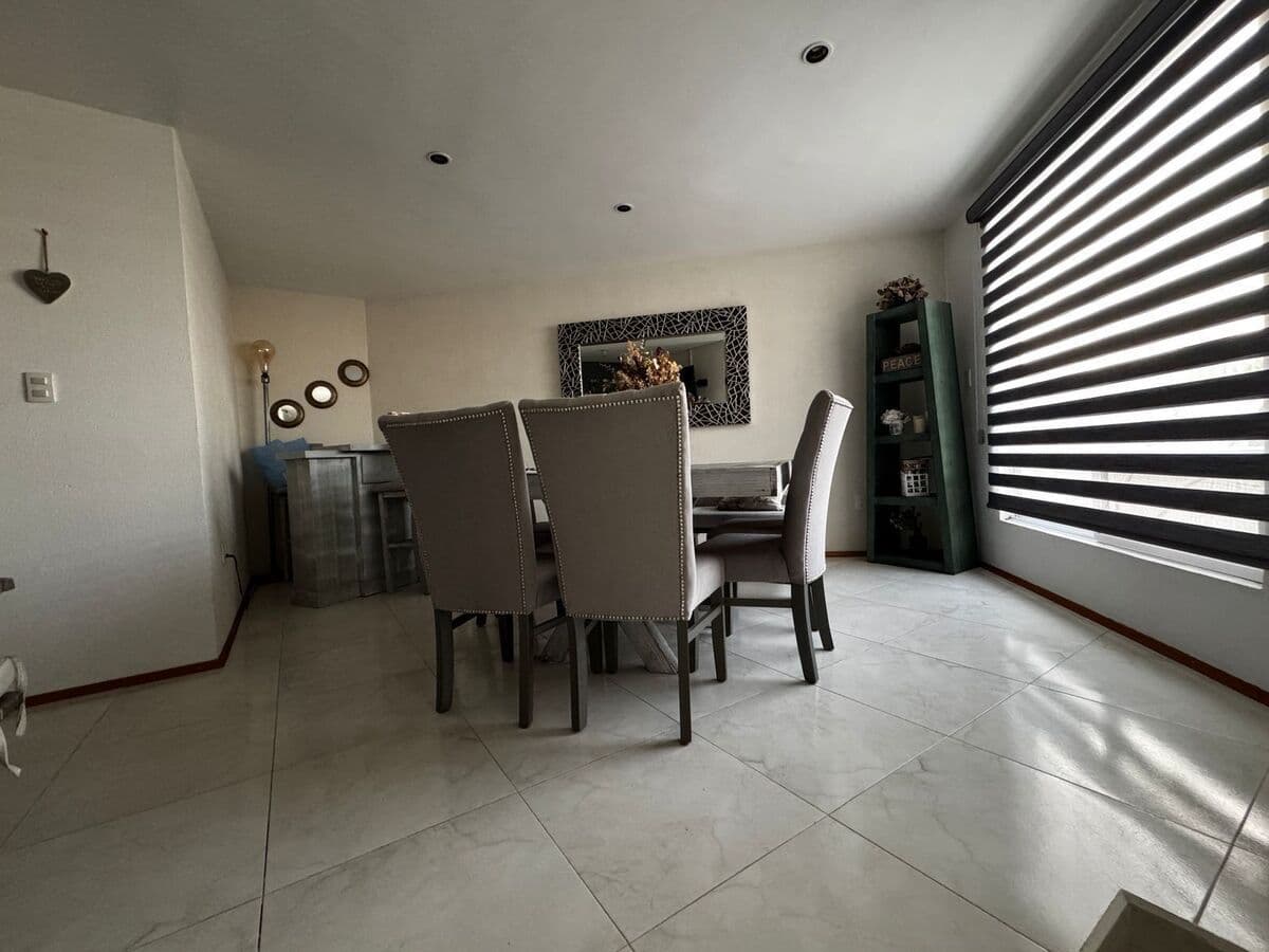 Casa en Venta en Lomas del Tecnológico en esquina. 3