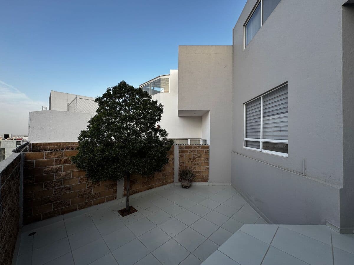 Casa en Venta en Lomas del Tecnológico en esquina. 7