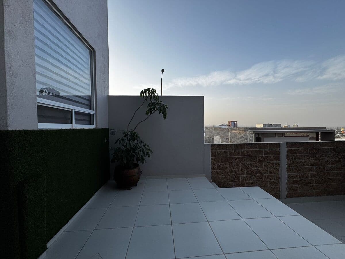 Casa en Venta en Lomas del Tecnológico en esquina. 8