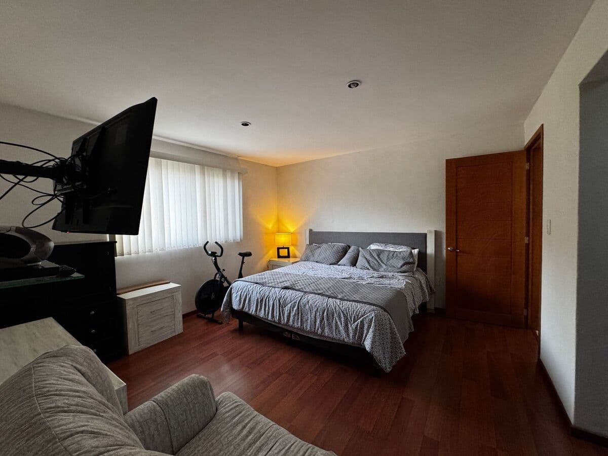 Casa en Venta en Lomas del Tecnológico en esquina. 9