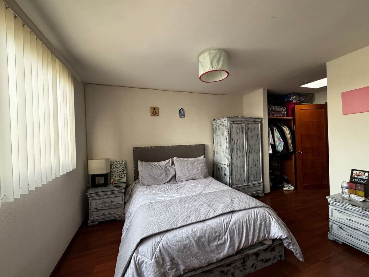 Casa en Venta en Lomas del Tecnológico en esquina. 10