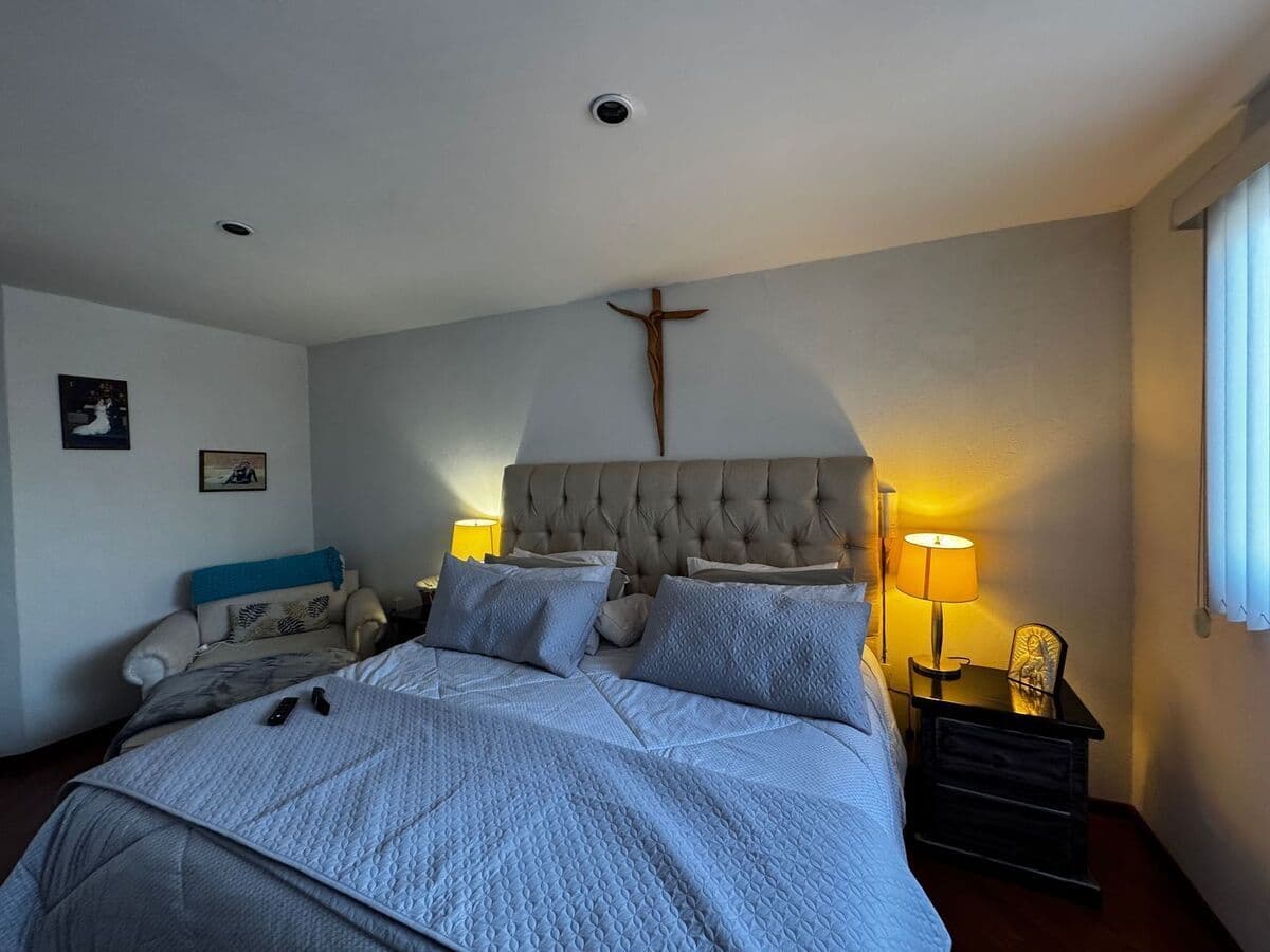 Casa en Venta en Lomas del Tecnológico en esquina. 12