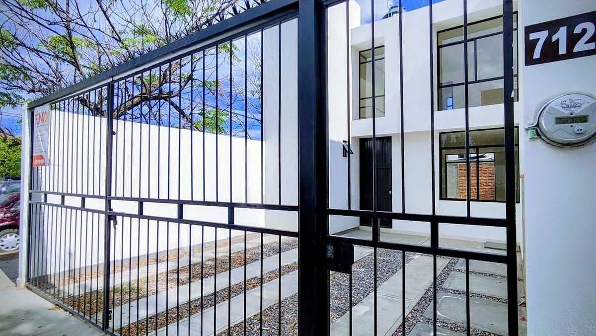 CASAS EN PREVENTA EN PRADOS, S.L.P. 1/14