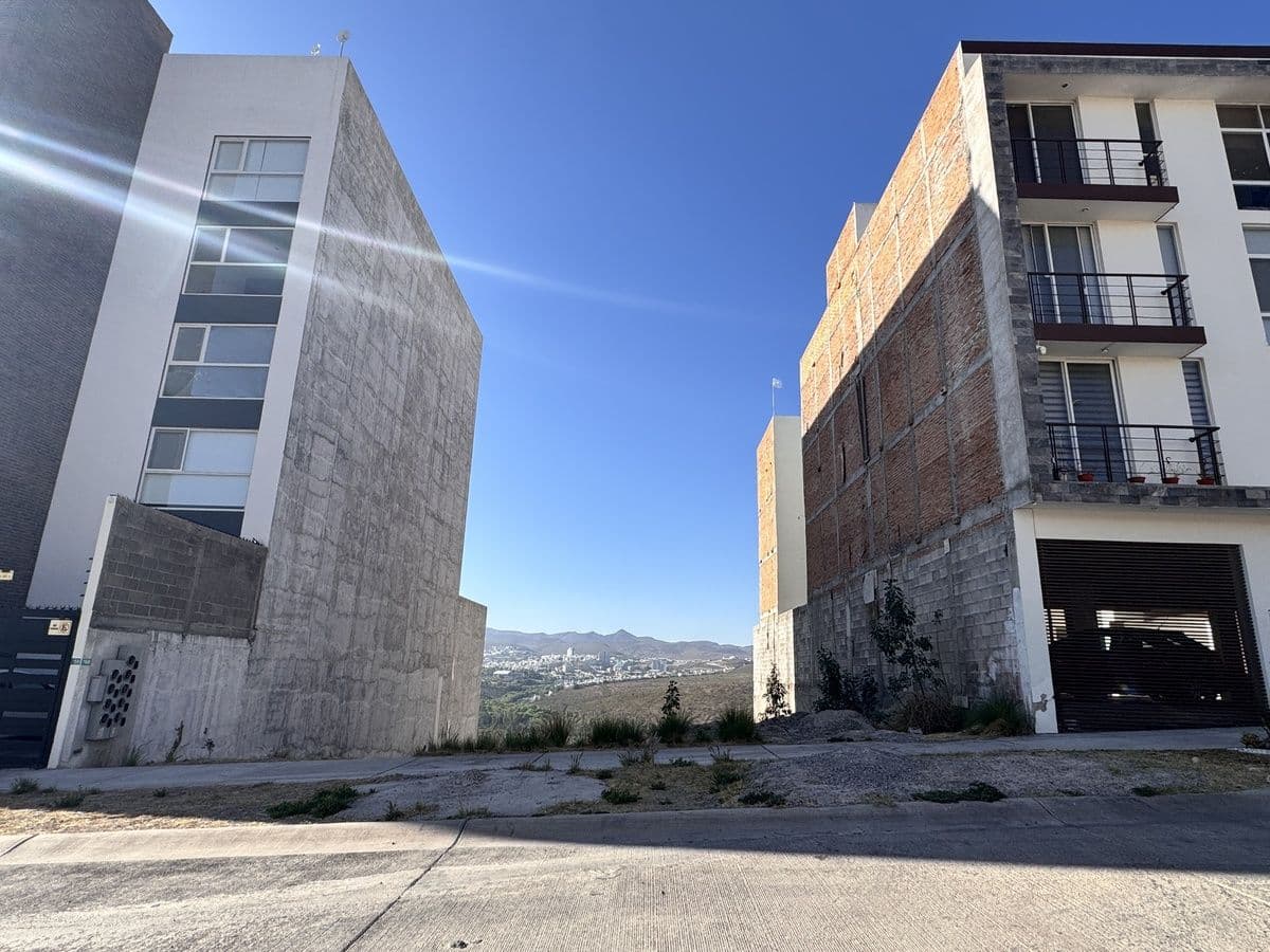 Terreno en Venta en Av. Villa Magna Sur de 450m2 1/13