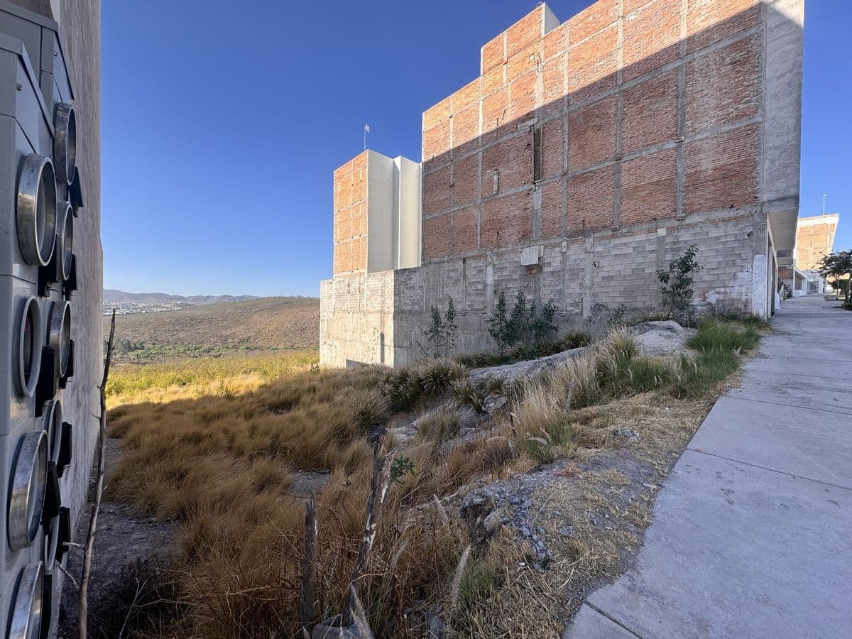Terreno en Venta en Av. Villa Magna Sur de 450m2 2