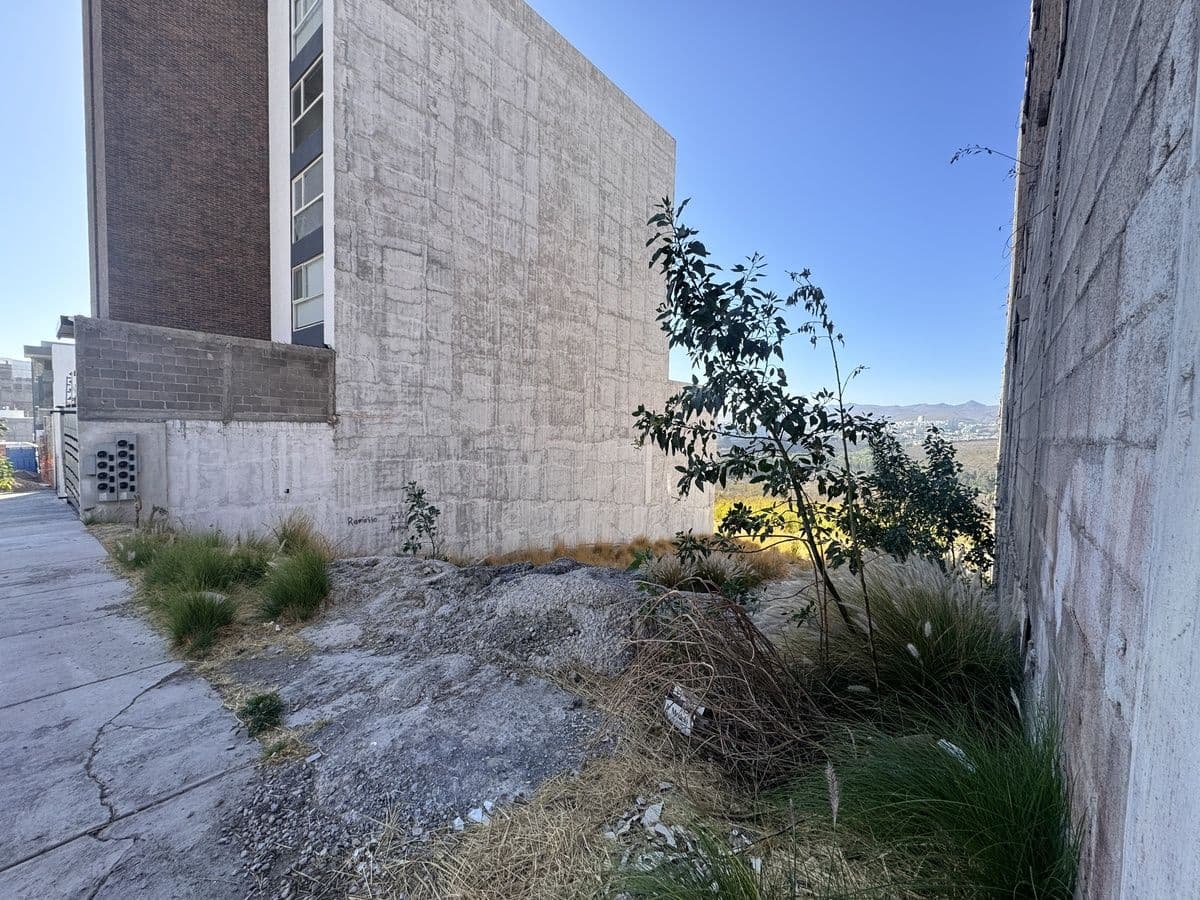 Terreno en Venta en Av. Villa Magna Sur de 450m2 3