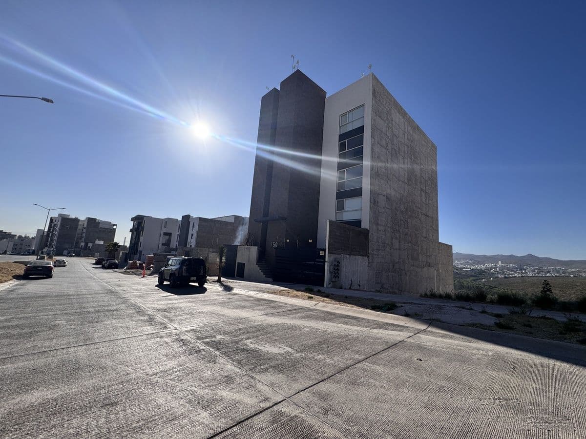 Terreno en Venta en Av. Villa Magna Sur de 450m2 8