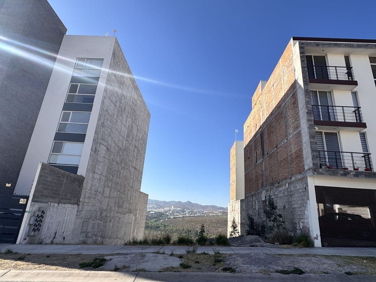 Terreno en Venta en Av. Villa Magna Sur de 450m2 9