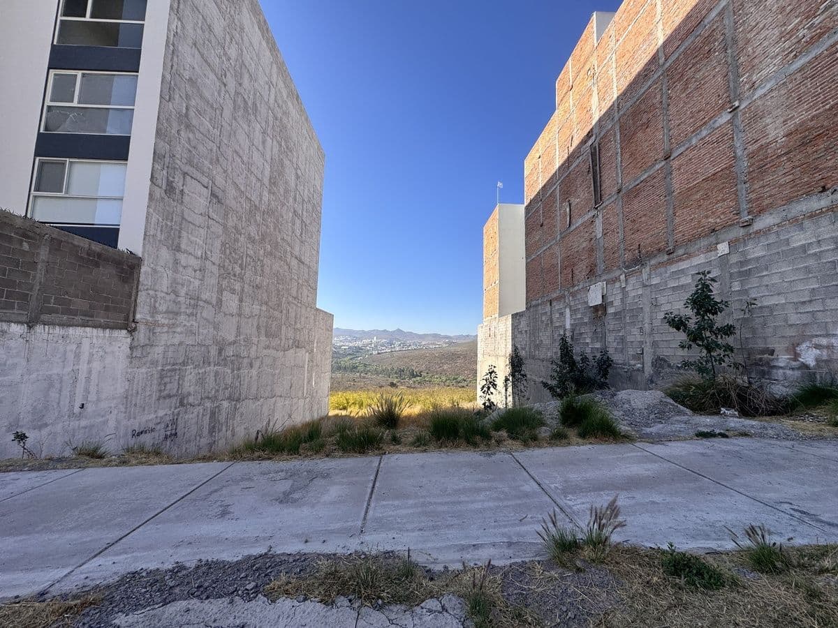 Terreno en Venta en Av. Villa Magna Sur de 450m2 10