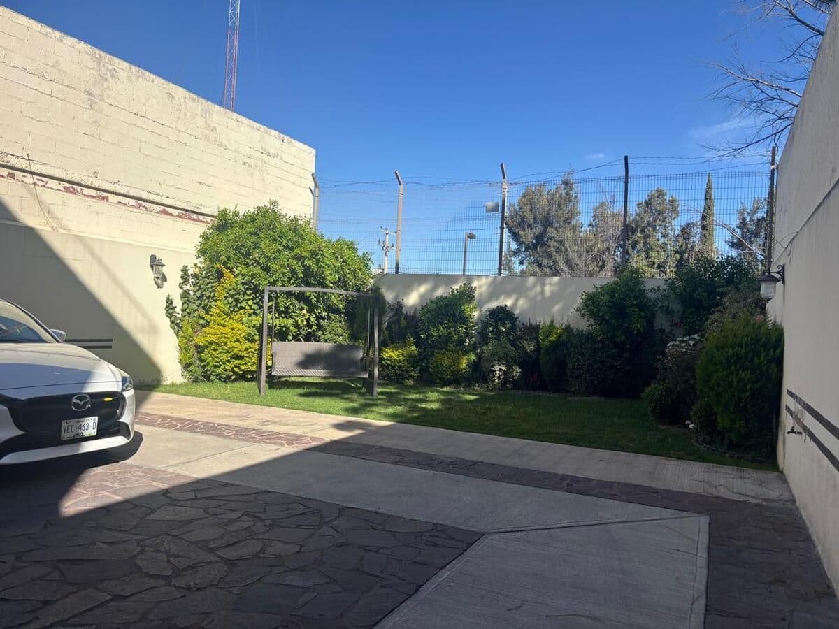 Edificio en Venta cerca de Himalaya 2 deptos y 2 locales. 2