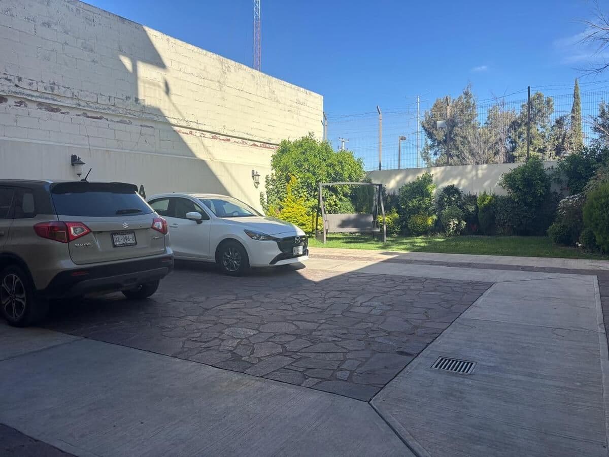 Edificio en Venta cerca de Himalaya 2 deptos y 2 locales. 3