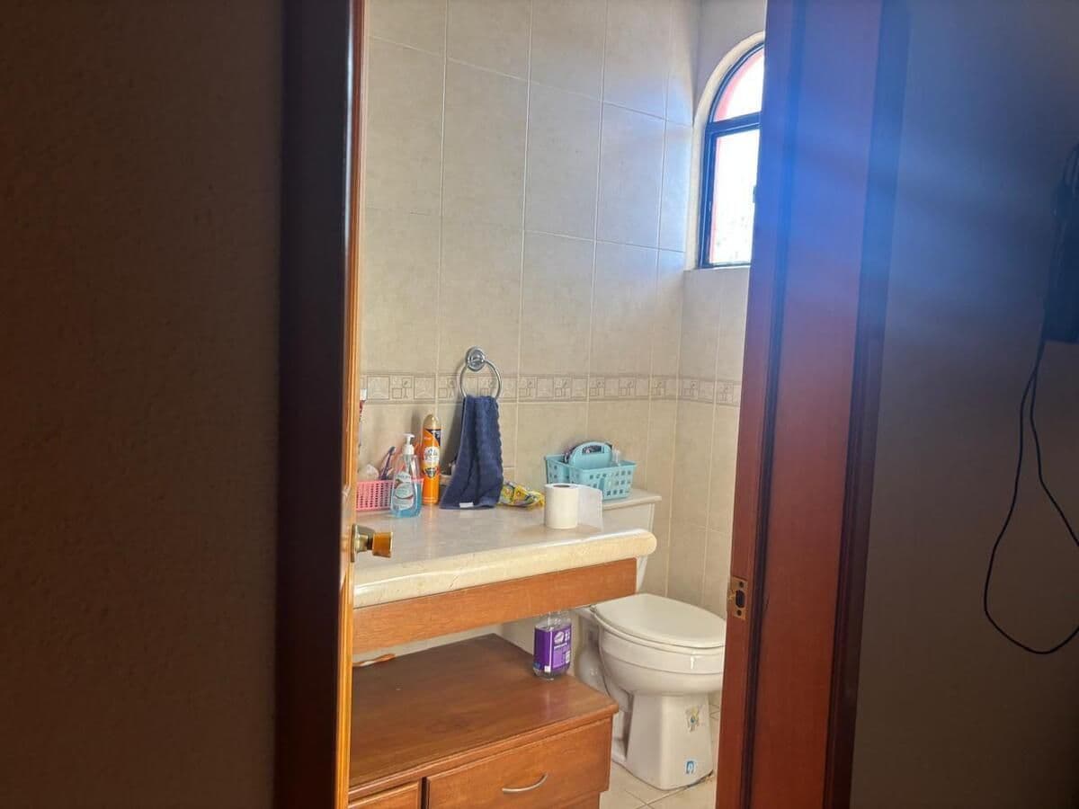 Edificio en Venta cerca de Himalaya 2 deptos y 2 locales. 14