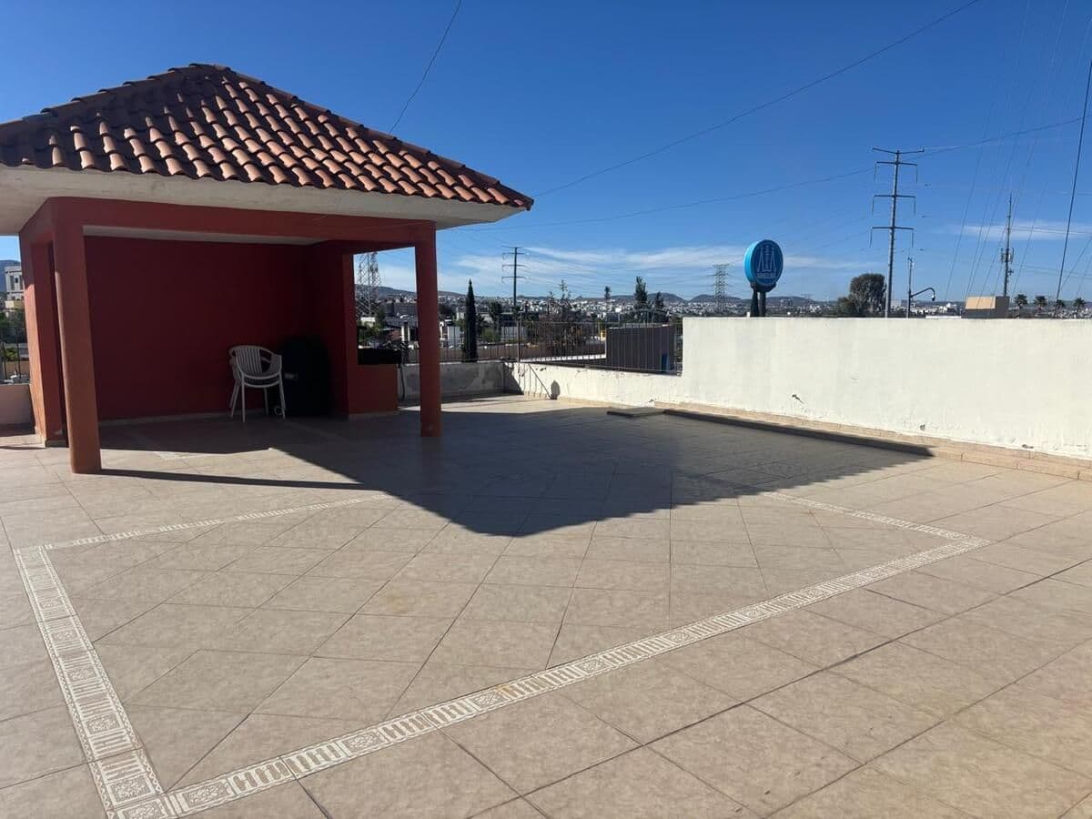 Edificio en Venta cerca de Himalaya 2 deptos y 2 locales. 7