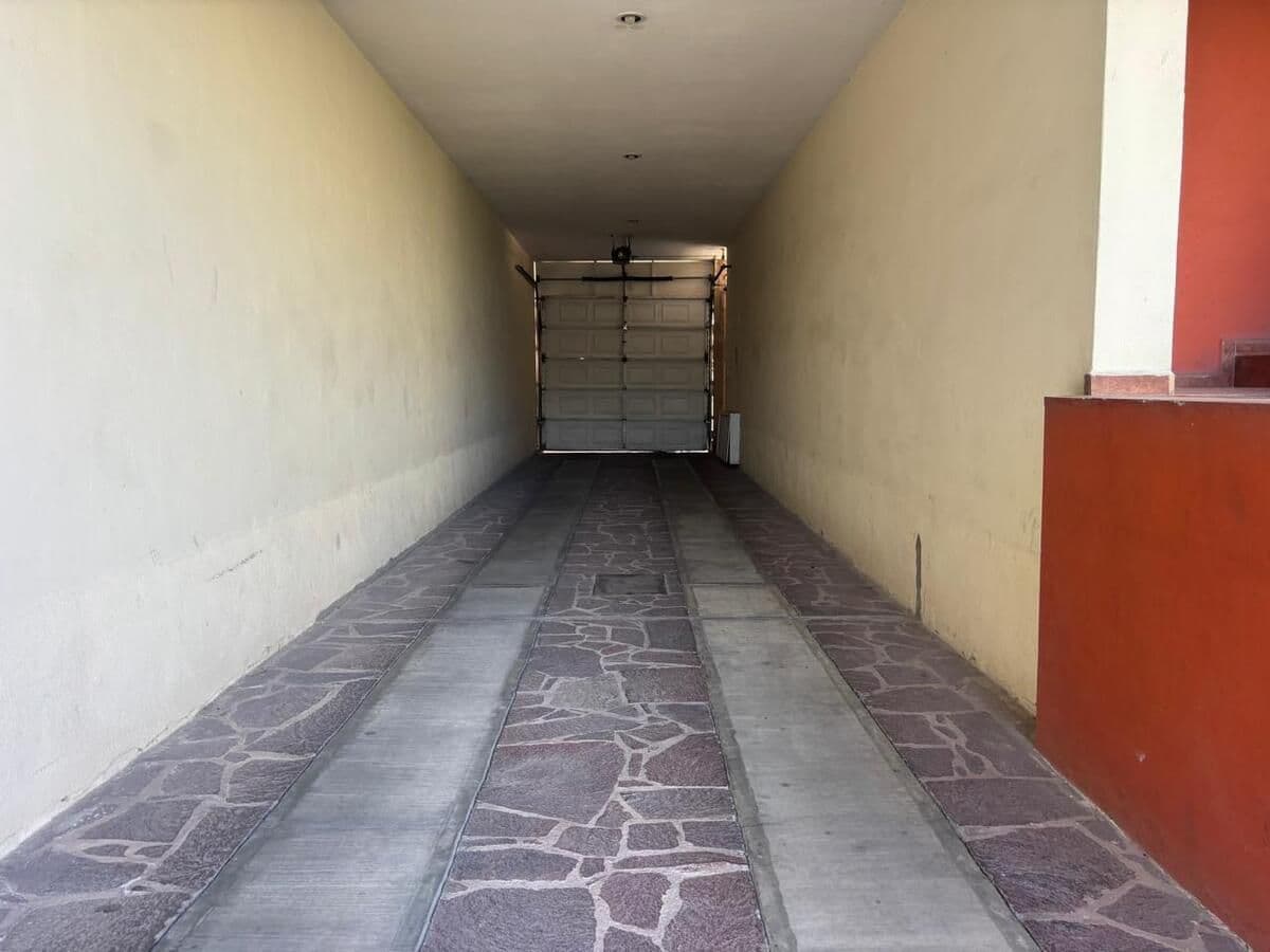 Edificio en Venta cerca de Himalaya 2 deptos y 2 locales. 5