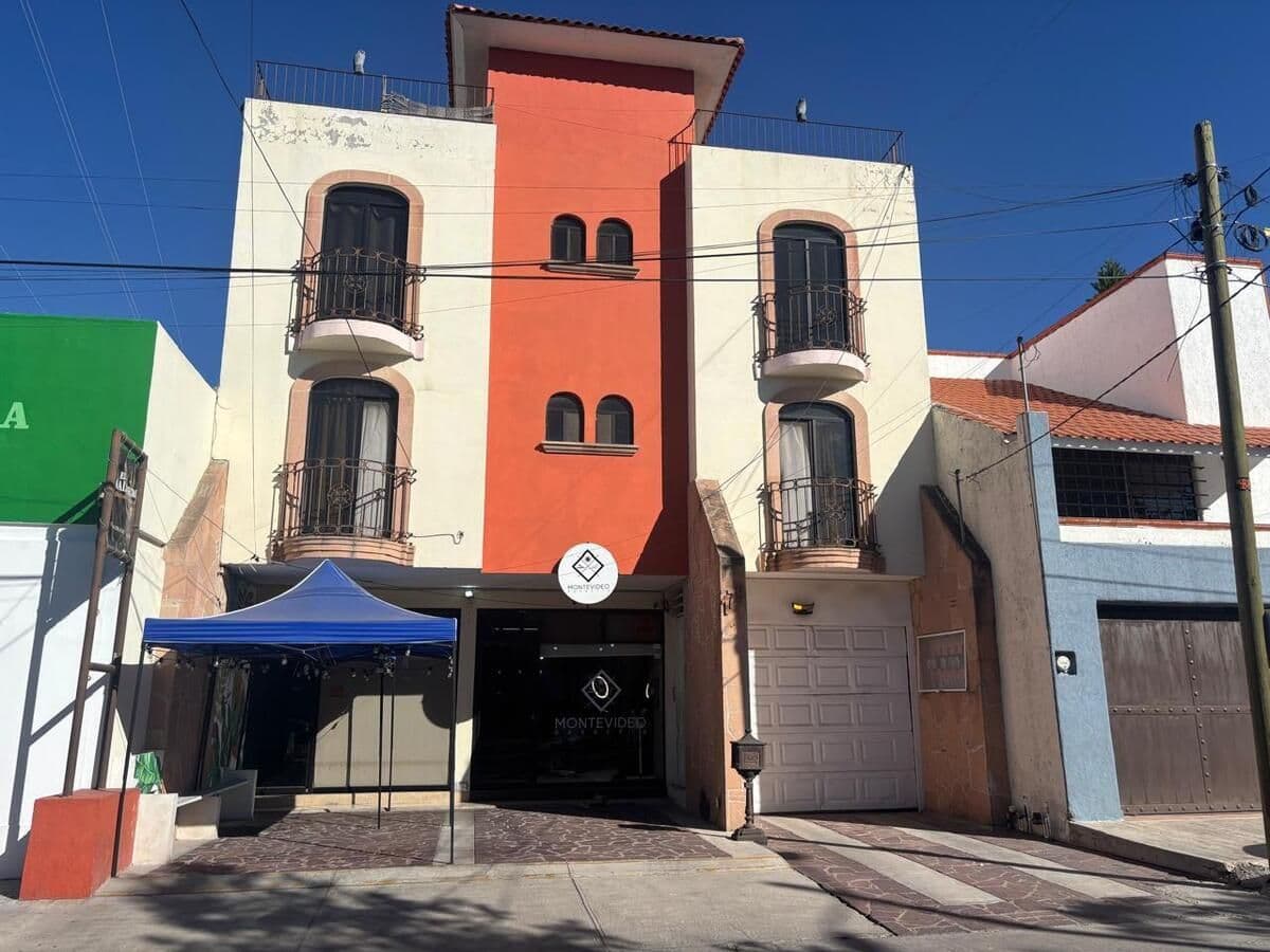Edificio en Venta cerca de Himalaya 2 deptos y 2 locales. 1/14