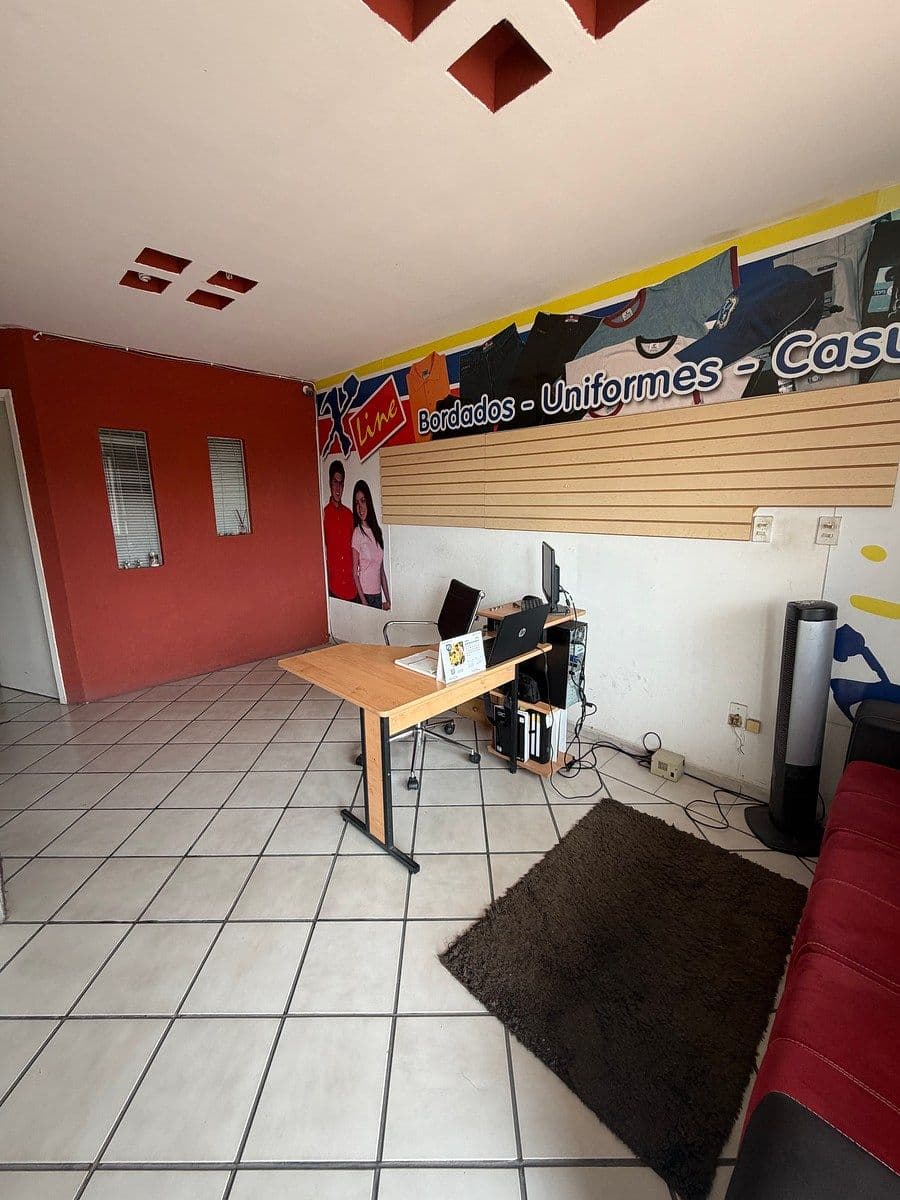 Se vende local comercial 4