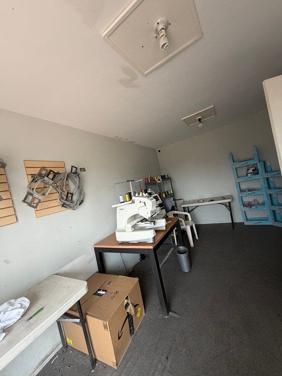 Se vende local comercial 5