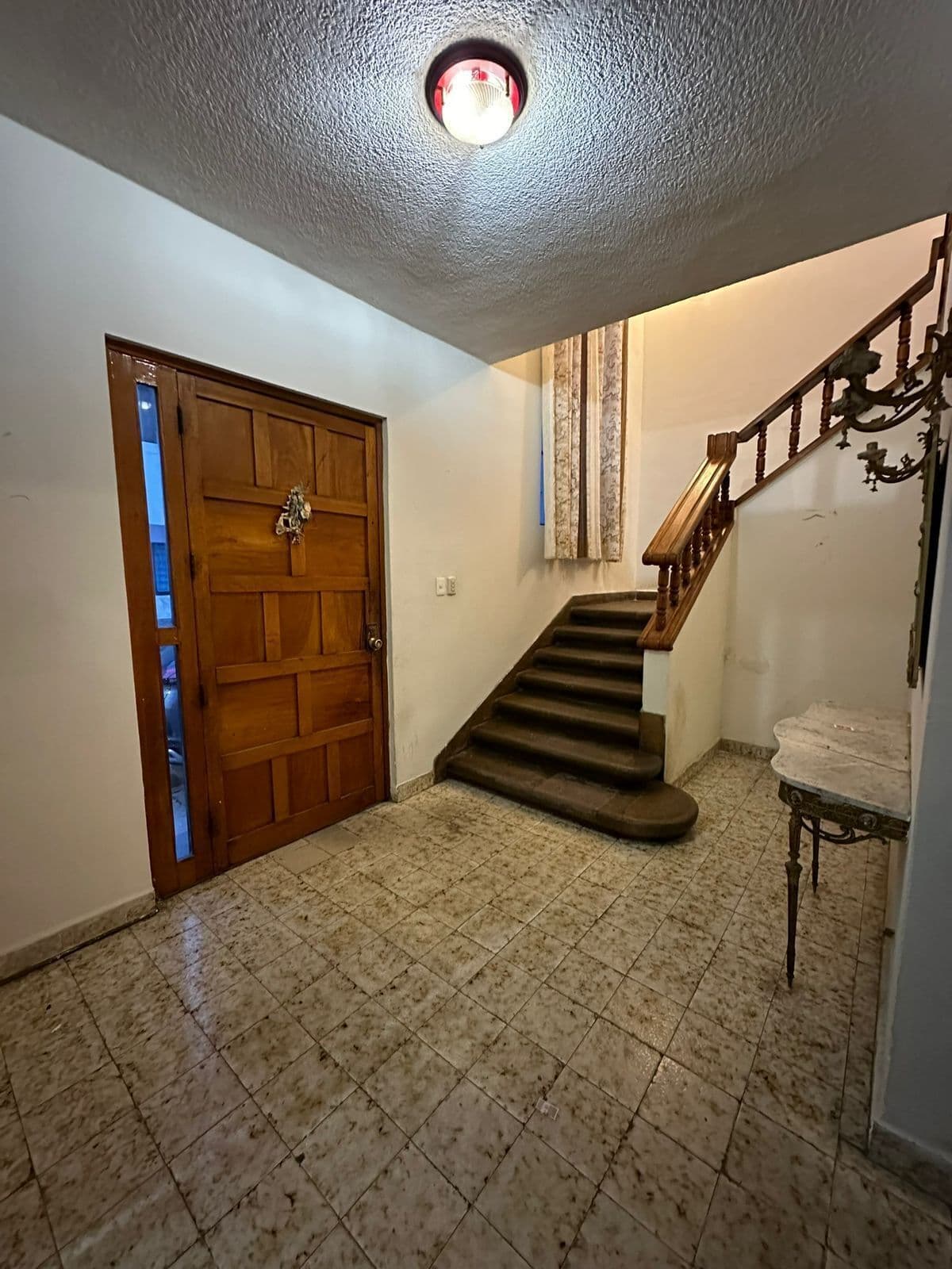 Se Vende Casa  muy céntrica con excelente ubicación  111 3