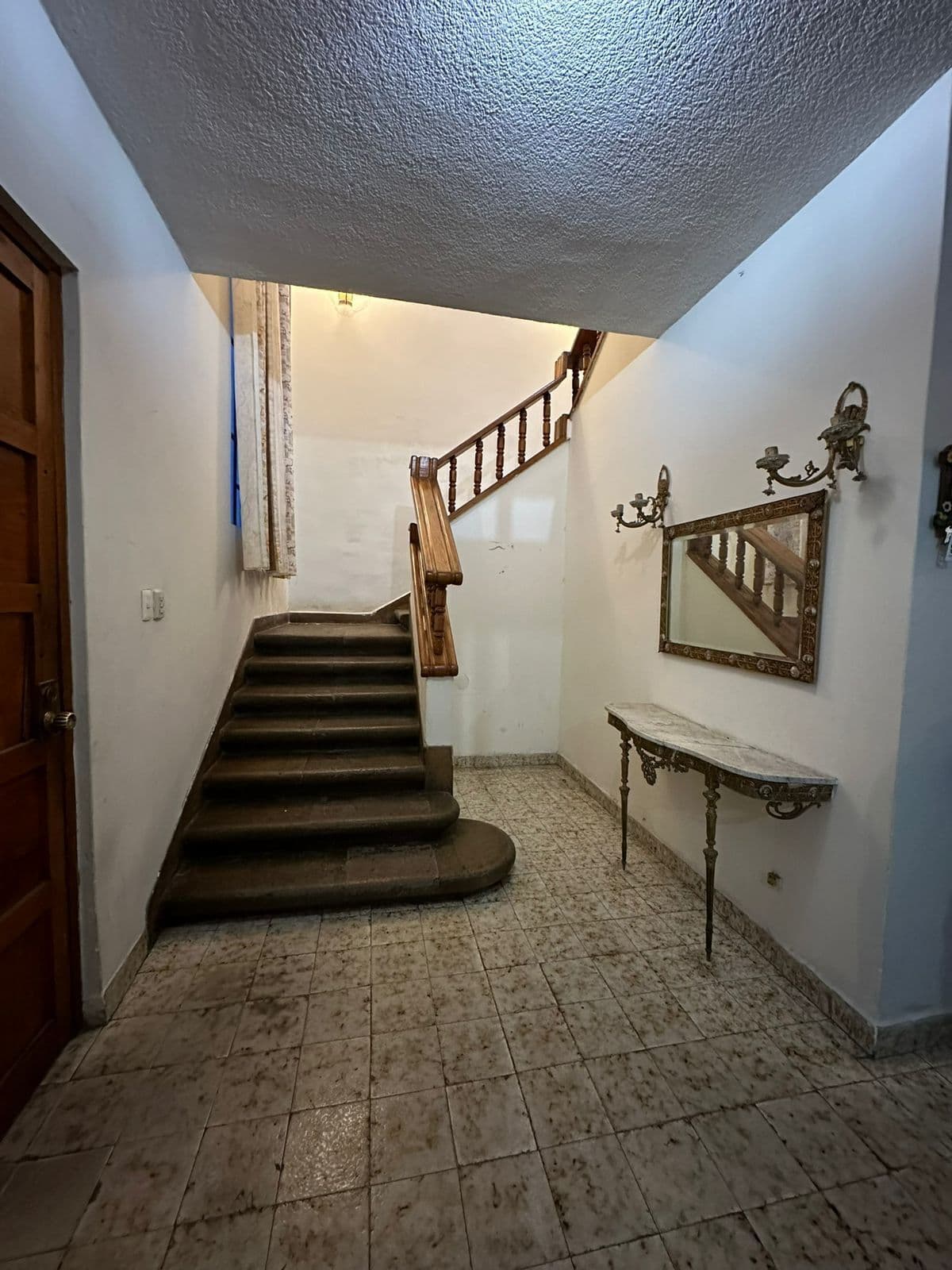 Se Vende Casa  muy céntrica con excelente ubicación  111 7