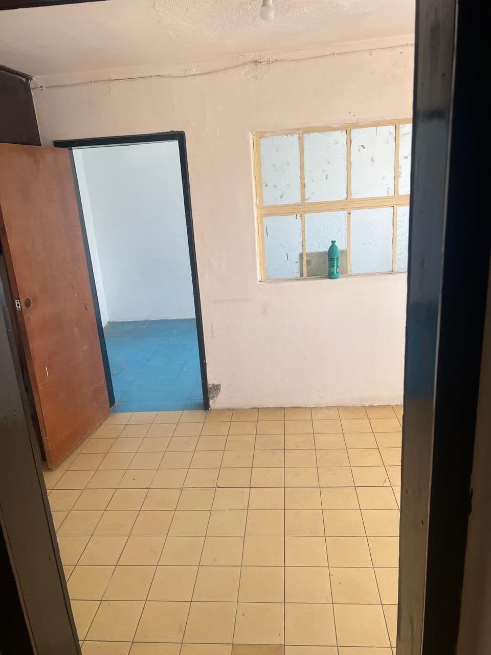Se vende casa con local comercial y depa pequeño !! 7