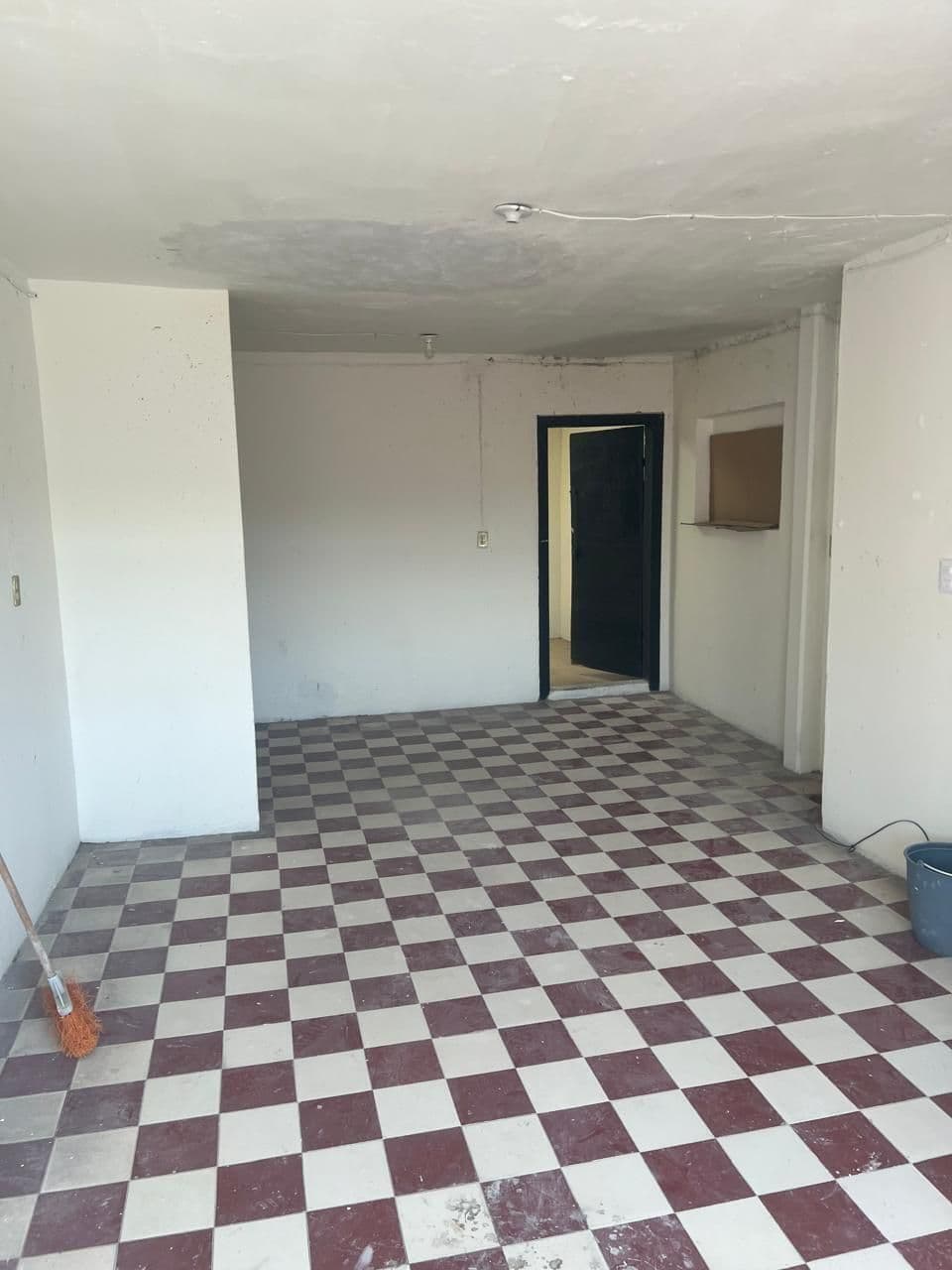 Se vende casa con local comercial y depa pequeño !! 11