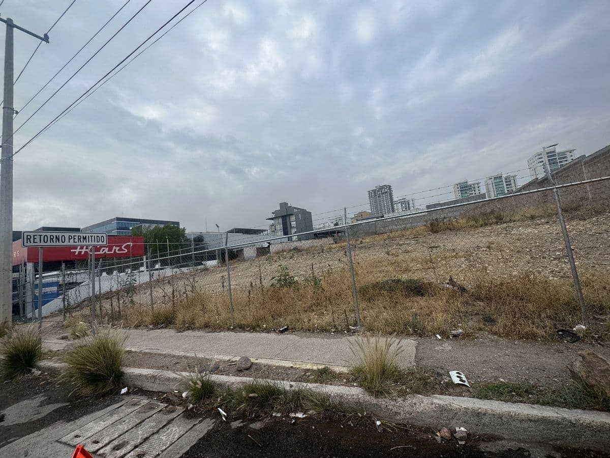 Terreno en venta con ubicación estratégica !!! 3