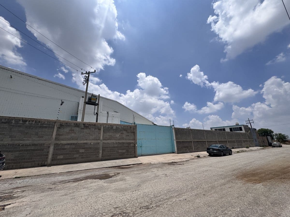 Bodega en Venta en el Eje 132 con 600 kvas 1/14