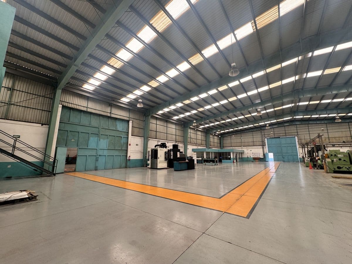 Bodega en Venta en el Eje 132 con 600 kvas 2