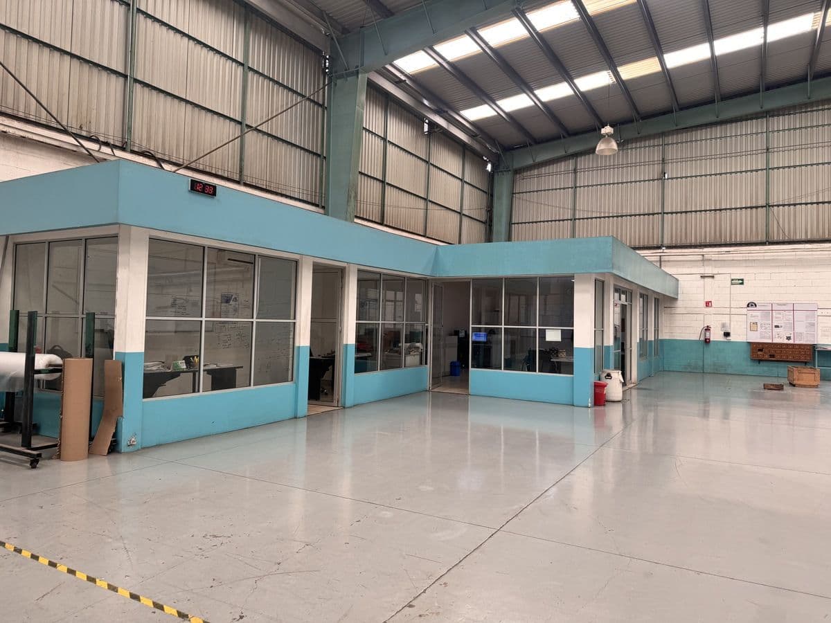 Bodega en Venta en el Eje 132 con 600 kvas 3