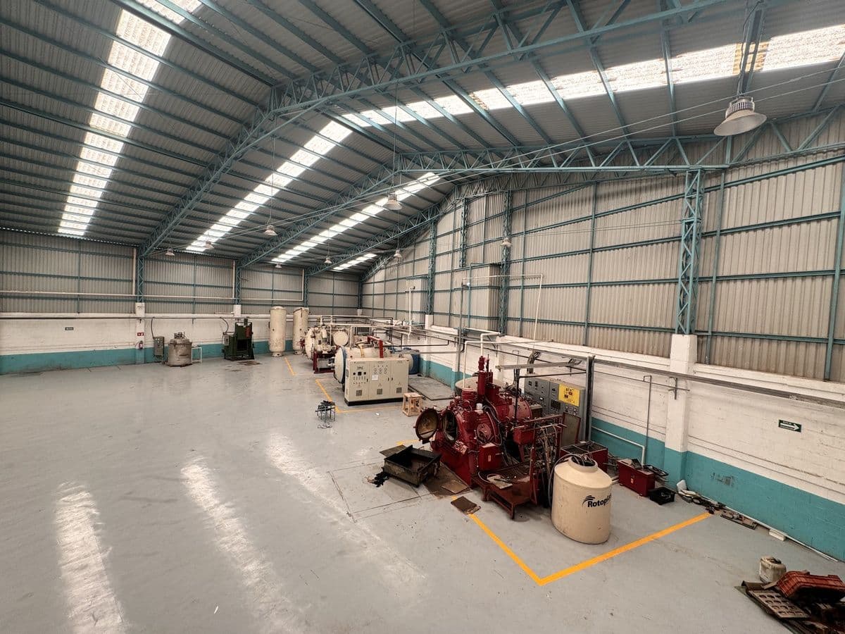 Bodega en Venta en el Eje 132 con 600 kvas 13