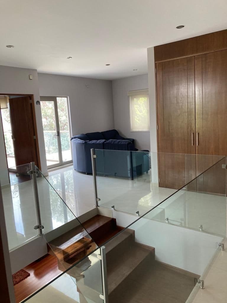Casa en venta en fracc Sierrazul 3 recs 3.5 baños jardin, hall de TV, cto serv 3