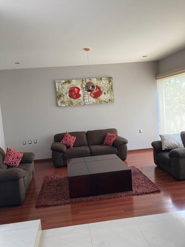 Casa en venta en fracc Sierrazul 3 recs 3.5 baños jardin, hall de TV, cto serv 4