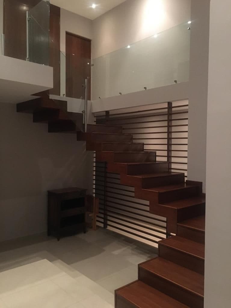 Casa en venta en fracc Sierrazul 3 recs 3.5 baños jardin, hall de TV, cto serv 6