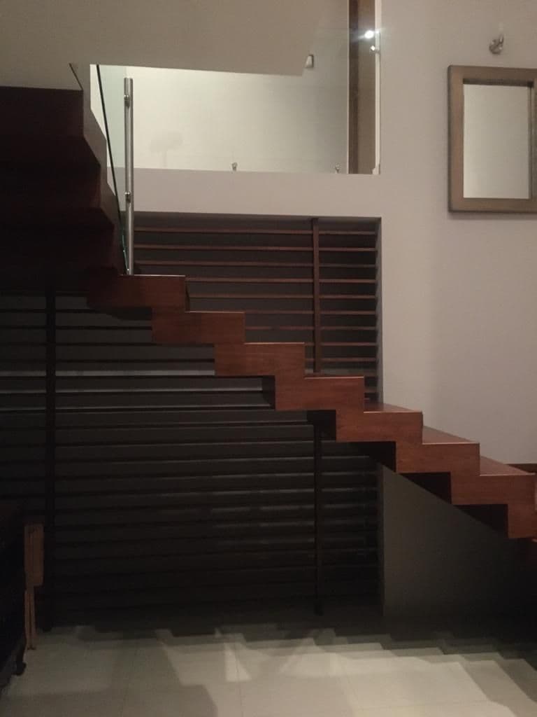 Casa en venta en fracc Sierrazul 3 recs 3.5 baños jardin, hall de TV, cto serv 7