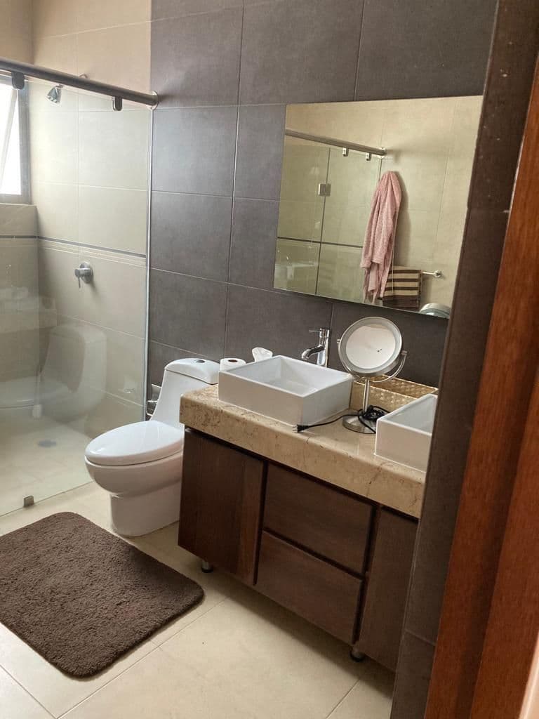 Casa en venta en fracc Sierrazul 3 recs 3.5 baños jardin, hall de TV, cto serv 11