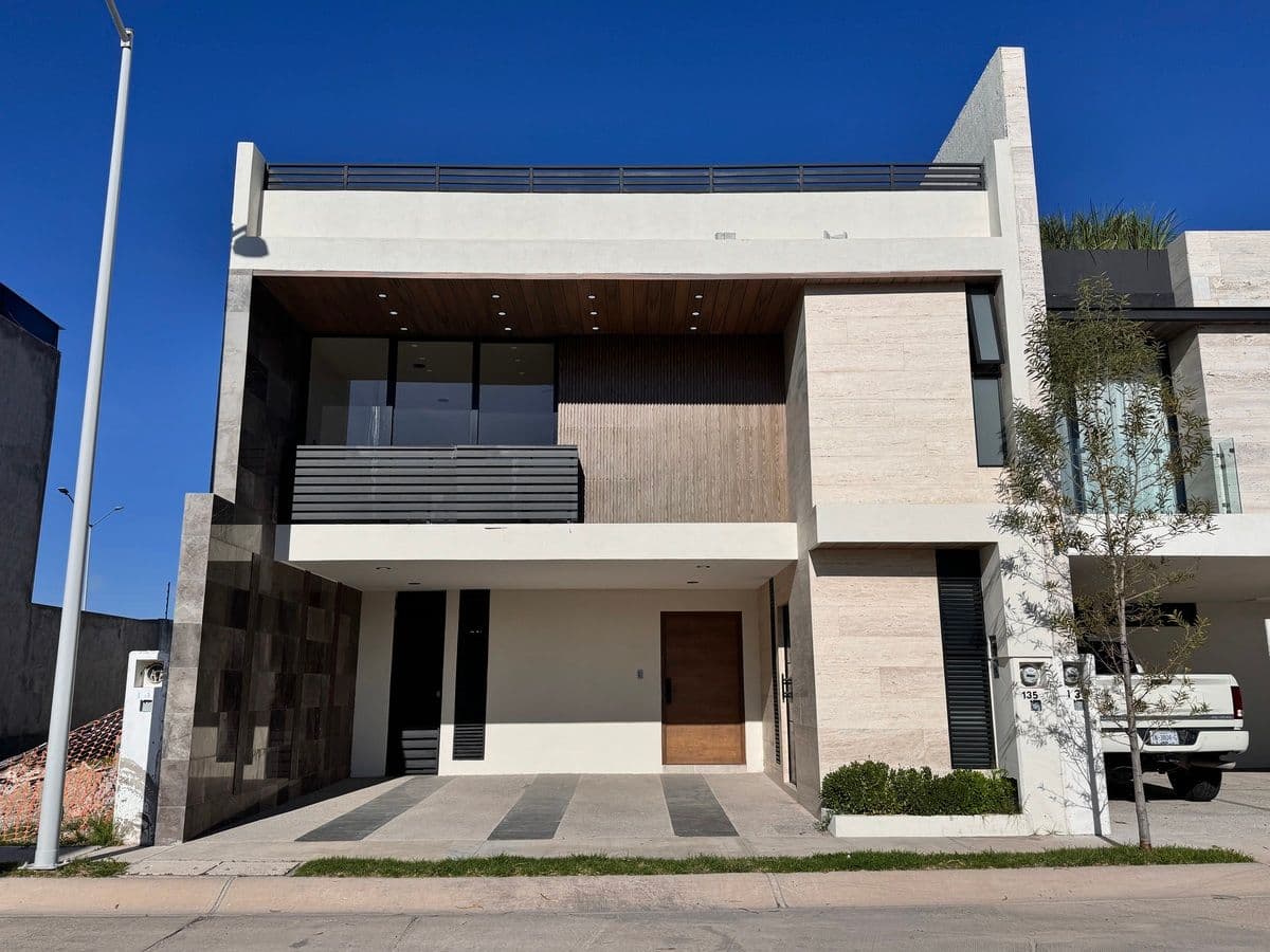 Casa en Venta en San Angel IV con Roof Garden y fogatero 1/14