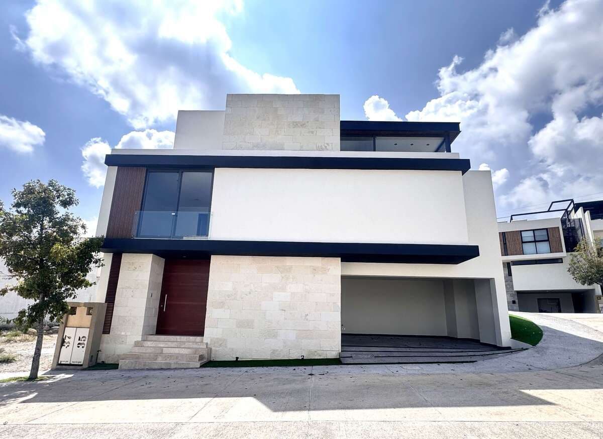 Casa en Venta en Lomas del Pedregal en esquina 1/14
