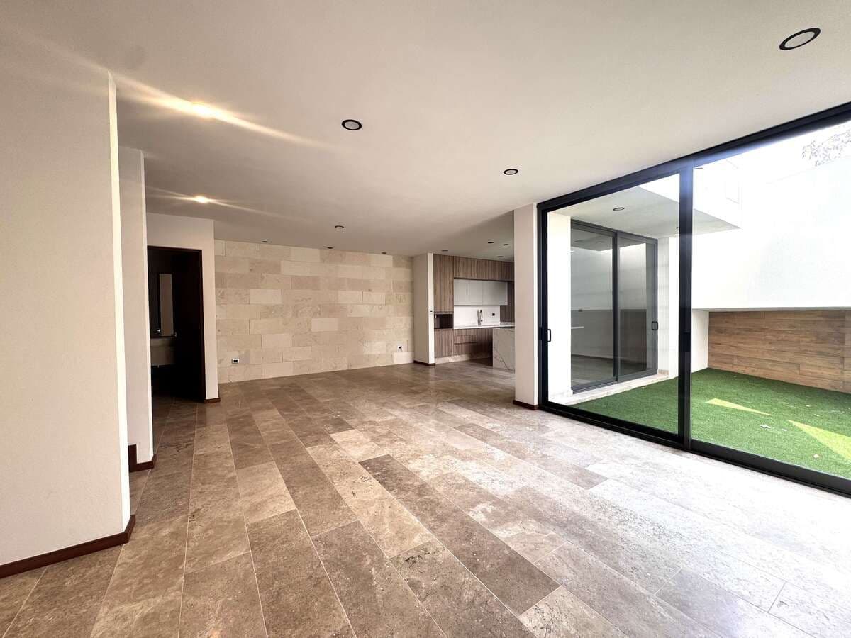 Casa en Venta en Lomas del Pedregal en esquina 3