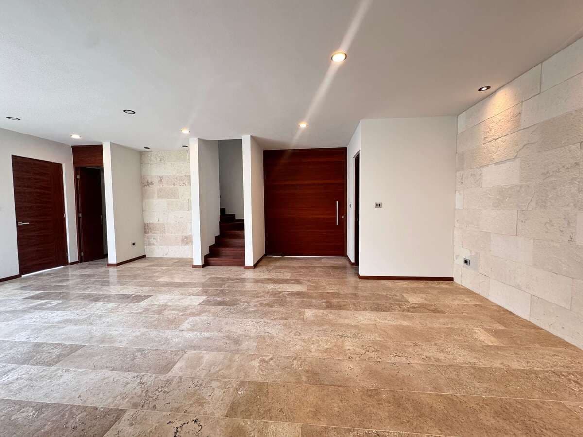 Casa en Venta en Lomas del Pedregal en esquina 4