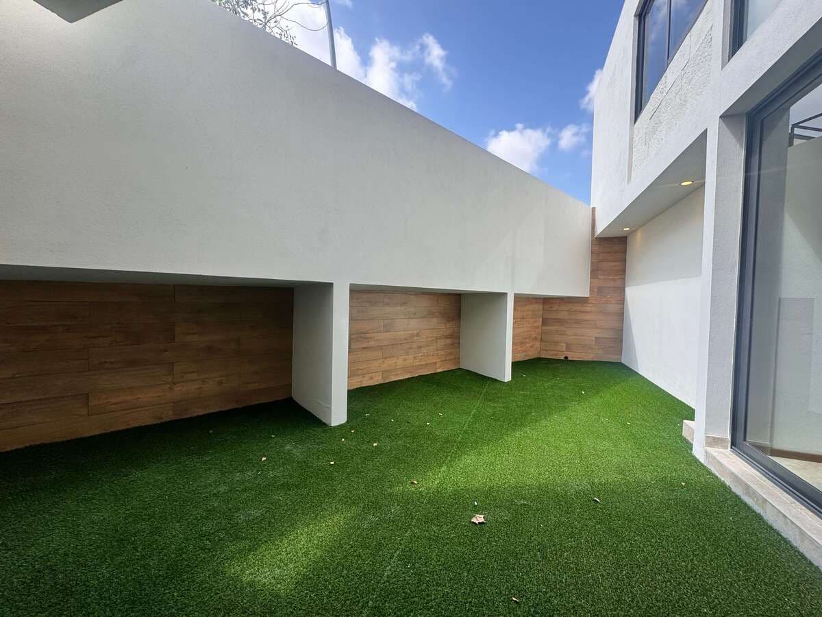 Casa en Venta en Lomas del Pedregal en esquina 8
