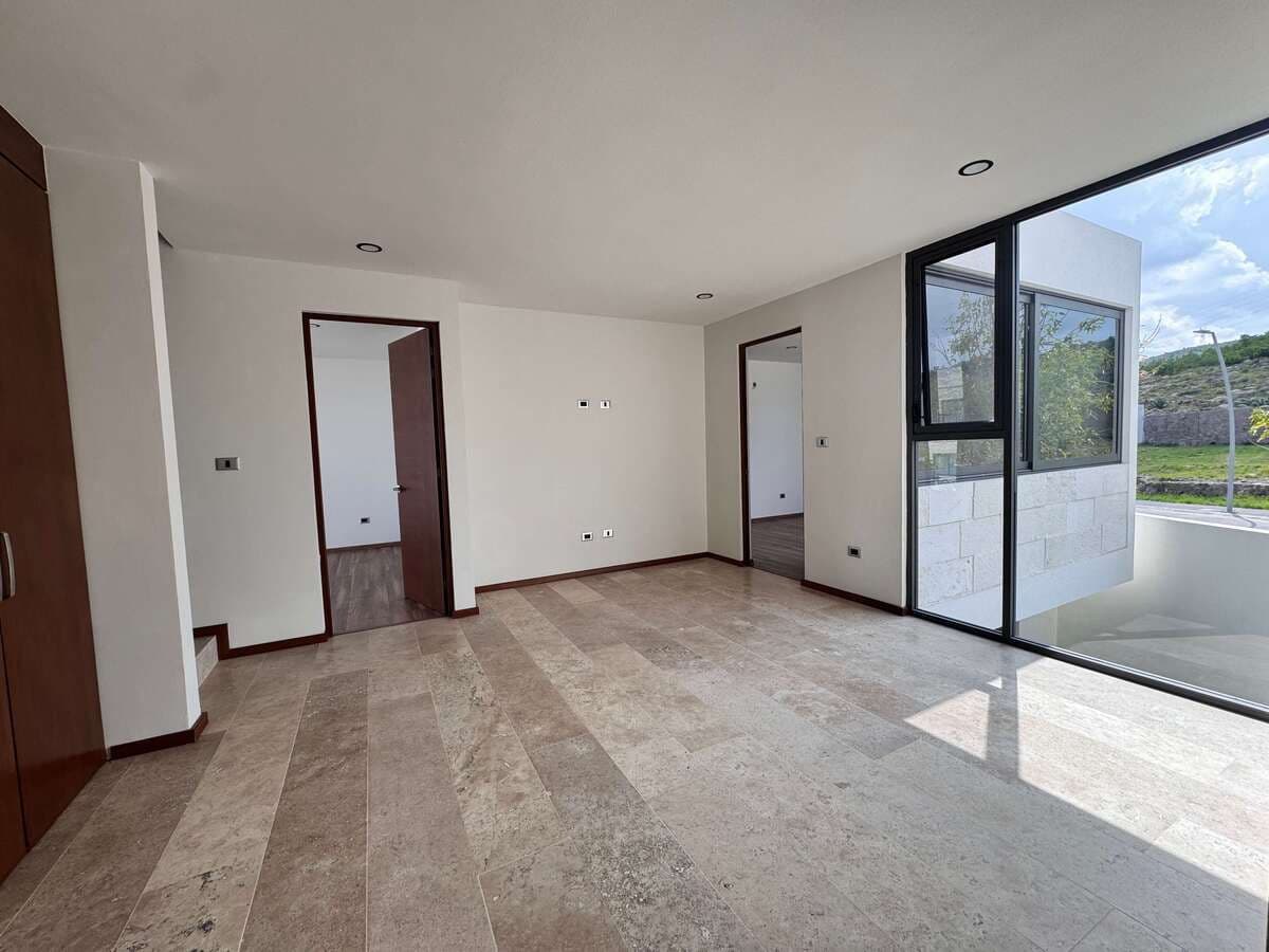Casa en Venta en Lomas del Pedregal en esquina 10