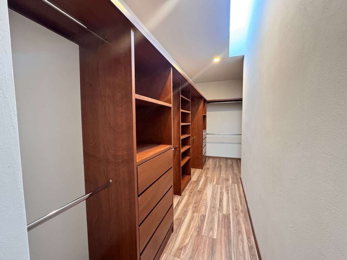 Casa en Venta en Lomas del Pedregal en esquina 12