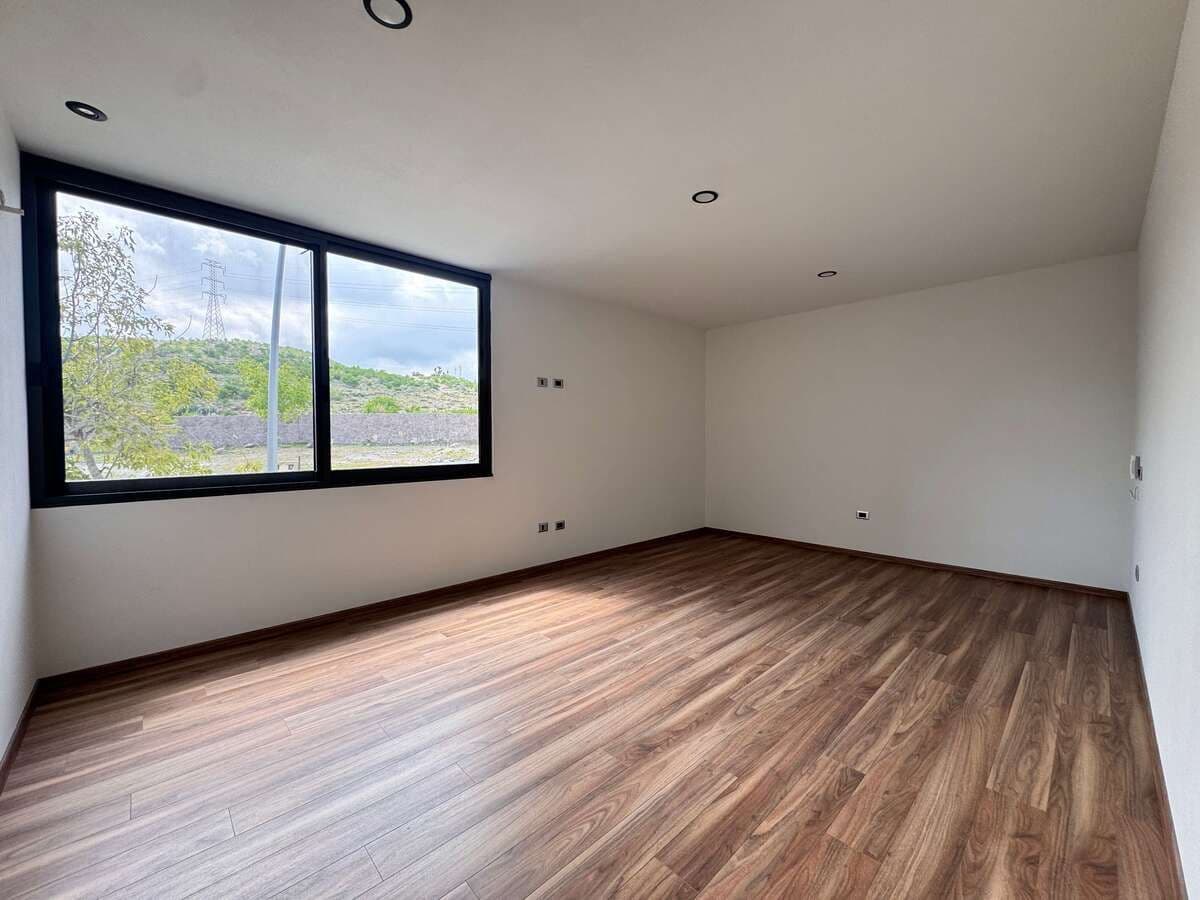 Casa en Venta en Lomas del Pedregal en esquina 14