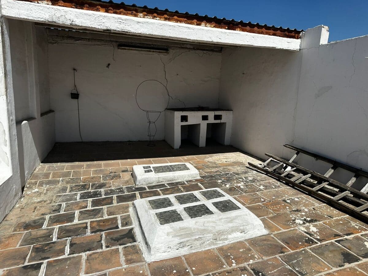 Casa en venta con locales frente al edificio de seguridad publica Colonia Centro 3